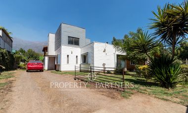 Casa de Lujo con Piscina ubicada en prestigios sector residencial