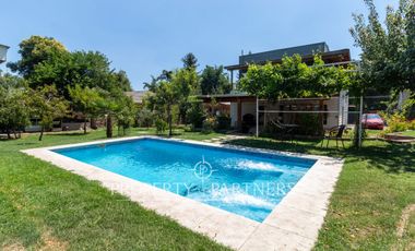 Casa de Lujo con Piscina ubicada en prestigios sector residencial