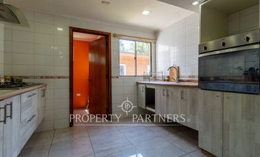 Casa de Lujo con Piscina ubicada en prestigios sector residencial