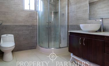 Casa de Lujo con Piscina ubicada en prestigios sector residencial