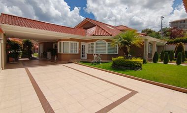 Casa con Piscina, Challuabamba