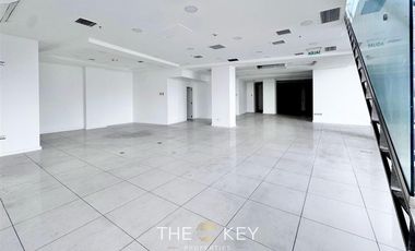 Local Comercial en Arriendo en Apoquindo - Escuela Militar