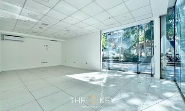 Local Comercial en Arriendo en Apoquindo - Escuela Militar