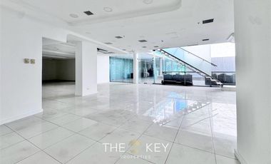 Local Comercial en Arriendo en Apoquindo - Escuela Militar