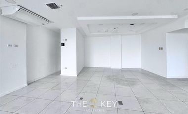 Local Comercial en Arriendo en Apoquindo - Escuela Militar