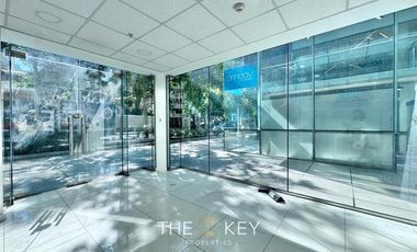 Local Comercial en Arriendo en Apoquindo - Escuela Militar