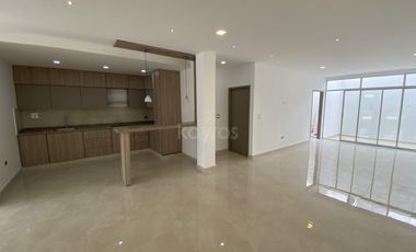 Casa amplia en Rosendo Garcés Montería