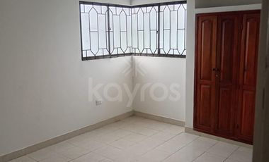 Casa de 2 pisos en venta en el barrio Holanda, Montería: 5 habitaciones, 3 baños y ubicación estratégica