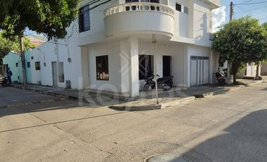 Casa de 2 pisos en venta en el barrio Holanda, Montería: 5 habitaciones, 3 baños y ubicación estratégica