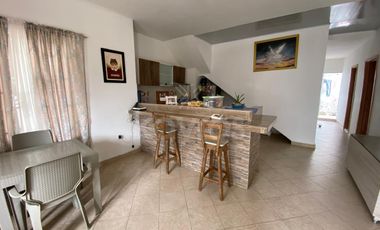 Casa de 2 pisos en venta en el barrio Holanda, Montería: 5 habitaciones, 3 baños y ubicación estratégica