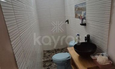 Casa de 2 pisos en venta en el barrio Holanda, Montería: 5 habitaciones, 3 baños y ubicación estratégica