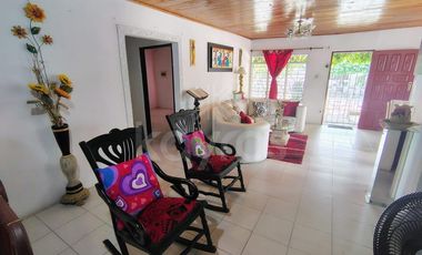Casa esquinera en venta en el Centro de Montería: 3 habitaciones, 3 baños y garaje