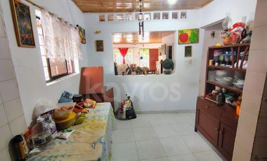 Casa esquinera en venta en el Centro de Montería: 3 habitaciones, 3 baños y garaje