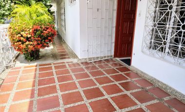 Casa esquinera en venta en el Centro de Montería: 3 habitaciones, 3 baños y garaje