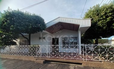 Casa esquinera en venta en el Centro de Montería: 3 habitaciones, 3 baños y garaje
