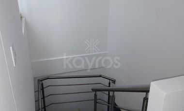 Casa de dos pisos en venta en Campo Alegre, Montería: Estudio, 3 habitaciones, balcón, garaje eléctrico y zona amplia para tu familia