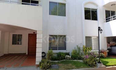 Casa de 2 pisos en venta en La Castellana en Montería: 3 habitaciones, vestier privado, piscina social y alta valorización