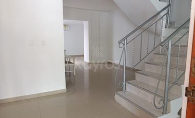 Casa de 2 pisos en venta en La Castellana en Montería: 3 habitaciones, vestier privado, piscina social y alta valorización