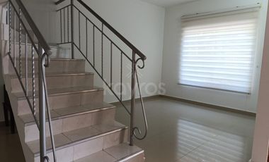 Casa de 2 pisos en venta en La Castellana en Montería: 3 habitaciones, vestier privado, piscina social y alta valorización