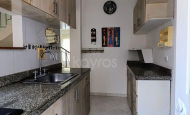 Casa de 2 pisos en venta en La Castellana en Montería: 3 habitaciones, vestier privado, piscina social y alta valorización