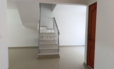 Casa de 2 pisos en venta en La Castellana en Montería: 3 habitaciones, vestier privado, piscina social y alta valorización