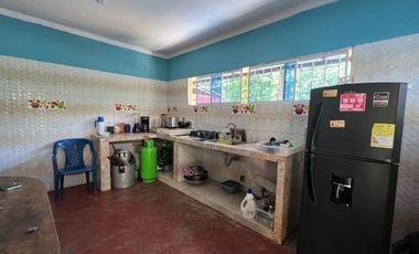 Venta de casa campestre El Faro 2, Montería: 4 habitaciones, 3 baños y lote de 4.800 m² salón grande y kioskos de lujo