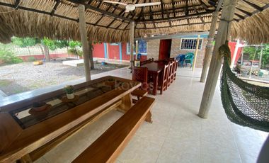 Venta de casa campestre El Faro 2, Montería: 4 habitaciones, 3 baños y lote de 4.800 m² salón grande y kioskos de lujo