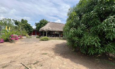 Venta de casa campestre El Faro 2, Montería: 4 habitaciones, 3 baños y lote de 4.800 m² salón grande y kioskos de lujo