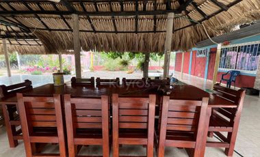 Venta de casa campestre El Faro 2, Montería: 4 habitaciones, 3 baños y lote de 4.800 m² salón grande y kioskos de lujo