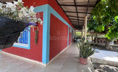 Venta de casa campestre El Faro 2, Montería: 4 habitaciones, 3 baños y lote de 4.800 m² salón grande y kioskos de lujo