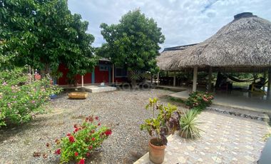 Venta de casa campestre El Faro 2, Montería: 4 habitaciones, 3 baños y lote de 4.800 m² salón grande y kioskos de lujo