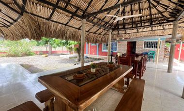 Venta de casa campestre El Faro 2, Montería: 4 habitaciones, 3 baños y lote de 4.800 m² salón grande y kioskos de lujo