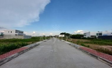 Lote esquinero en venta en Prados de Picacho, Montería: Exclusividad, amplias zonas sociales y seguridad garantizada