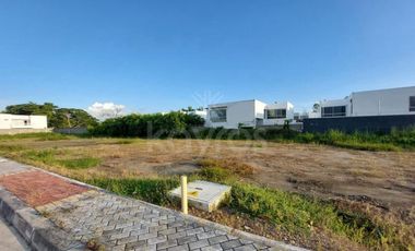 Lote esquinero en venta en Prados de Picacho, Montería: Exclusividad, amplias zonas sociales y seguridad garantizada
