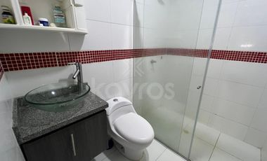Casa en venta de 2 Pisos en Monteverde Montería: 3 habitaciones, sala de estar y balcón privado.