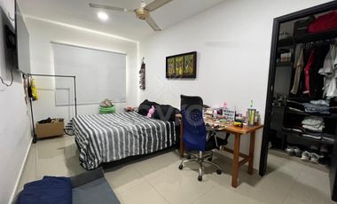 Casa en venta de 2 Pisos en Monteverde Montería: 3 habitaciones, sala de estar y balcón privado.