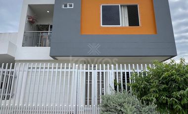 Casa amplia en venta en Montería estrato 3 – Portal de la Candelaria con patio, balcón y estudio