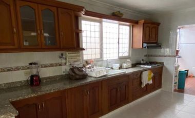 Casa exclusiva en venta en El Recreo Montería: 4 habitaciones, 2 patios y garaje para 4 carros