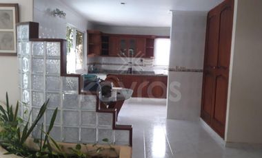 Casa exclusiva en venta en El Recreo Montería: 4 habitaciones, 2 patios y garaje para 4 carros
