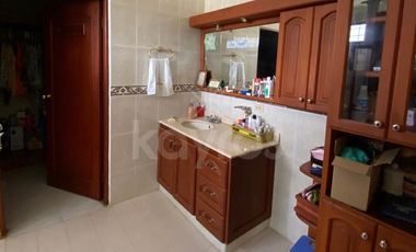 Casa exclusiva en venta en El Recreo Montería: 4 habitaciones, 2 patios y garaje para 4 carros