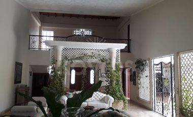 Casa exclusiva en venta en El Recreo Montería: 4 habitaciones, 2 patios y garaje para 4 carros