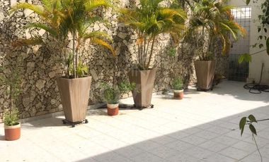 Casa exclusiva en venta en El Recreo Montería: 4 habitaciones, 2 patios y garaje para 4 carros