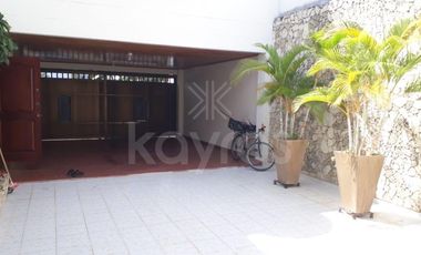 Casa exclusiva en venta en El Recreo Montería: 4 habitaciones, 2 patios y garaje para 4 carros