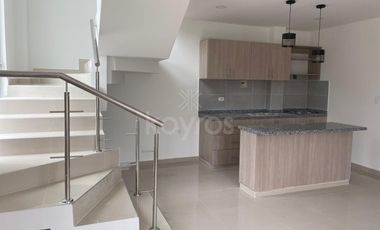 Casa de 2 pisos en venta en Vallejo Montería: 3 habitaciones, vestier y diseño moderno