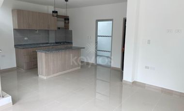 Casa de 2 pisos en venta en Vallejo Montería: 3 habitaciones, vestier y diseño moderno