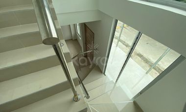 Casa de 2 pisos en venta en Vallejo Montería: 3 habitaciones, vestier y diseño moderno