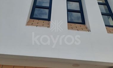Venta de local con apartamento en Planeta Rica: 4 habitaciones, garaje, terraza, estudio y espacio para tu propio negocio