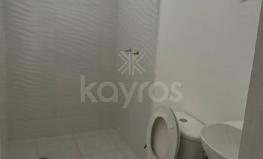 Venta de local con apartamento en Planeta Rica: 4 habitaciones, garaje, terraza, estudio y espacio para tu propio negocio