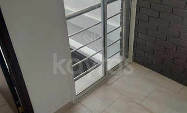 Venta de local con apartamento en Planeta Rica: 4 habitaciones, garaje, terraza, estudio y espacio para tu propio negocio