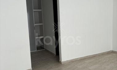 Venta de local con apartamento en Planeta Rica: 4 habitaciones, garaje, terraza, estudio y espacio para tu propio negocio